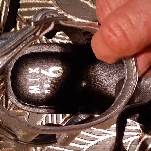 Mix 6 Sandals - Picture 3 of 4